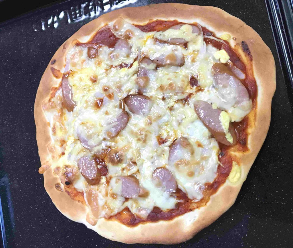 焼いたピザ
